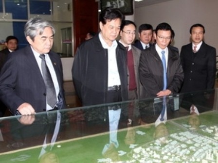 Thủ tướng Nguyễn Tấn Dũng thăm khu công nghệ cao Hòa Lạc - ảnh 1